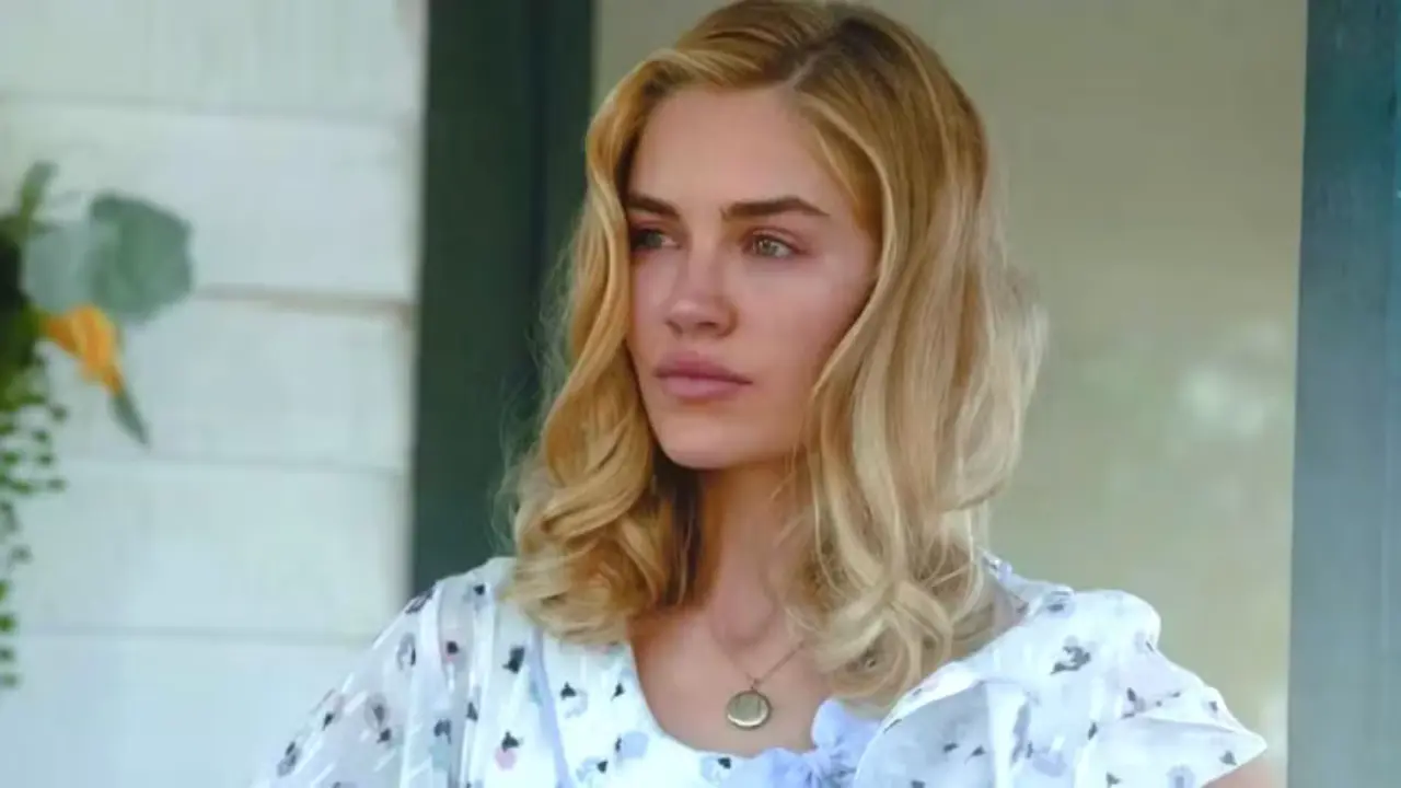 Michelle Randolph as Elizabeth Strafford